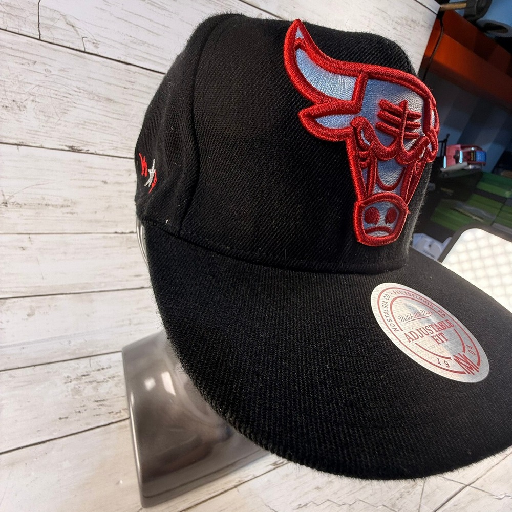 Mitchell‎ & Ness Chicago Bulls Snapback Hat Black Red NBA Adjustable Cap